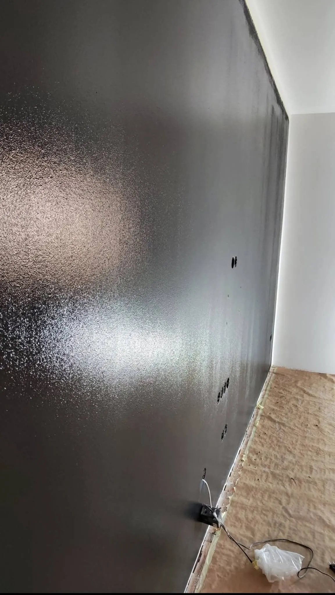 Završna obrada zida uz kameni detalj
